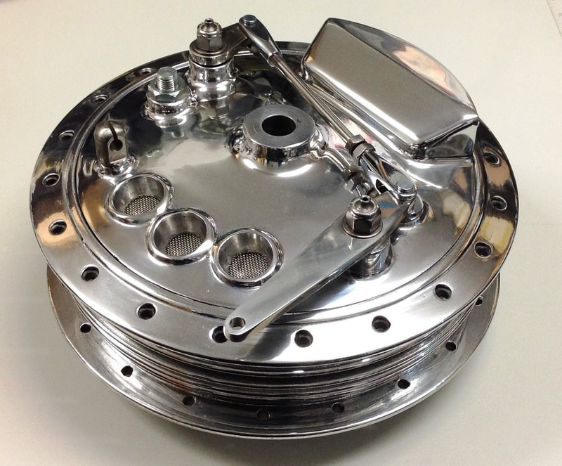 Norton hub renovation and polishing for cafe racers
